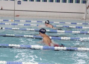 Victoria Cox and Tamsin McKInnon race in the 100m breaststroke